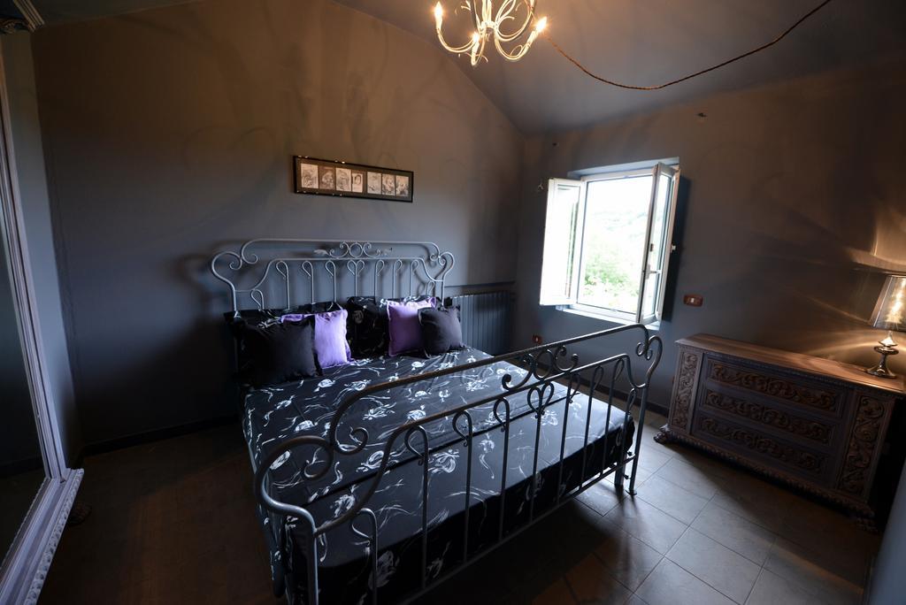 Agriturismo Gocce Di Luna เชลเล ลีกูเร ห้อง รูปภาพ